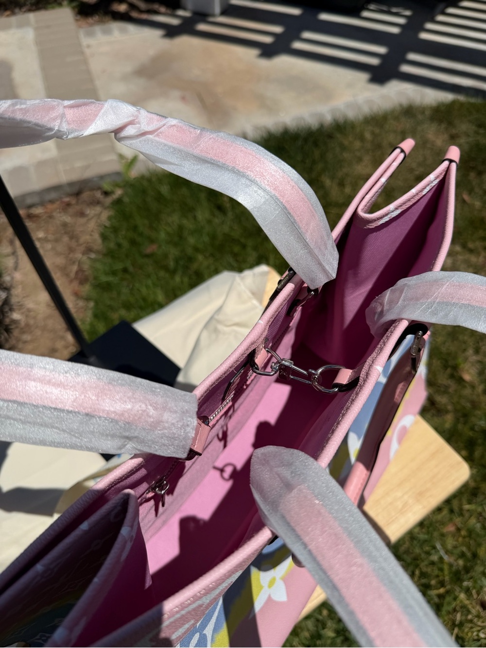 NEW LV Large GM Escale Onthego Pastel Pink Purple Yellow Tie-Dye Tote Bag - Picture 12 of 14
